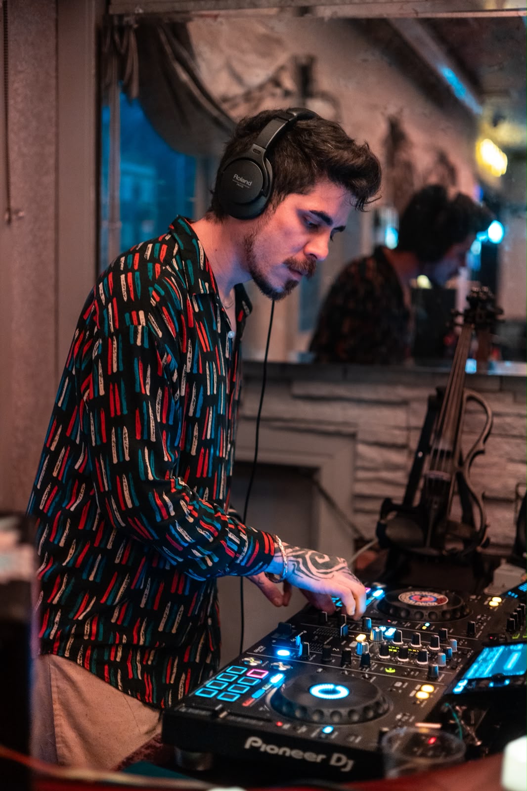 Eduardo Briglia live DJ and violin performance