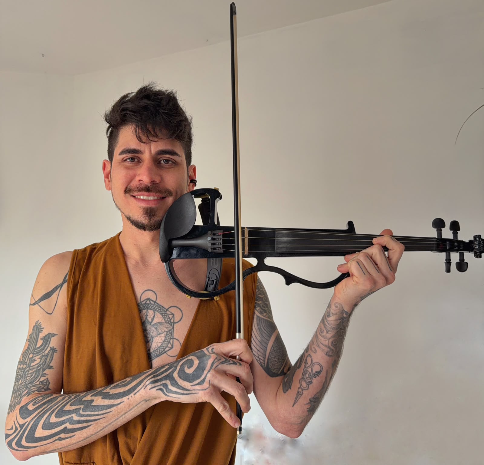 Eduardo Briglia — Violinist · DJ · Visual Artist